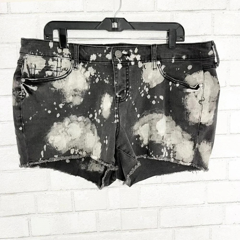 Torrid Black & White Splatter Dye Raw Hem Jean Shorts Women's Plus Size 16